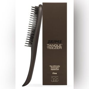 Skims x Tangle Teezer